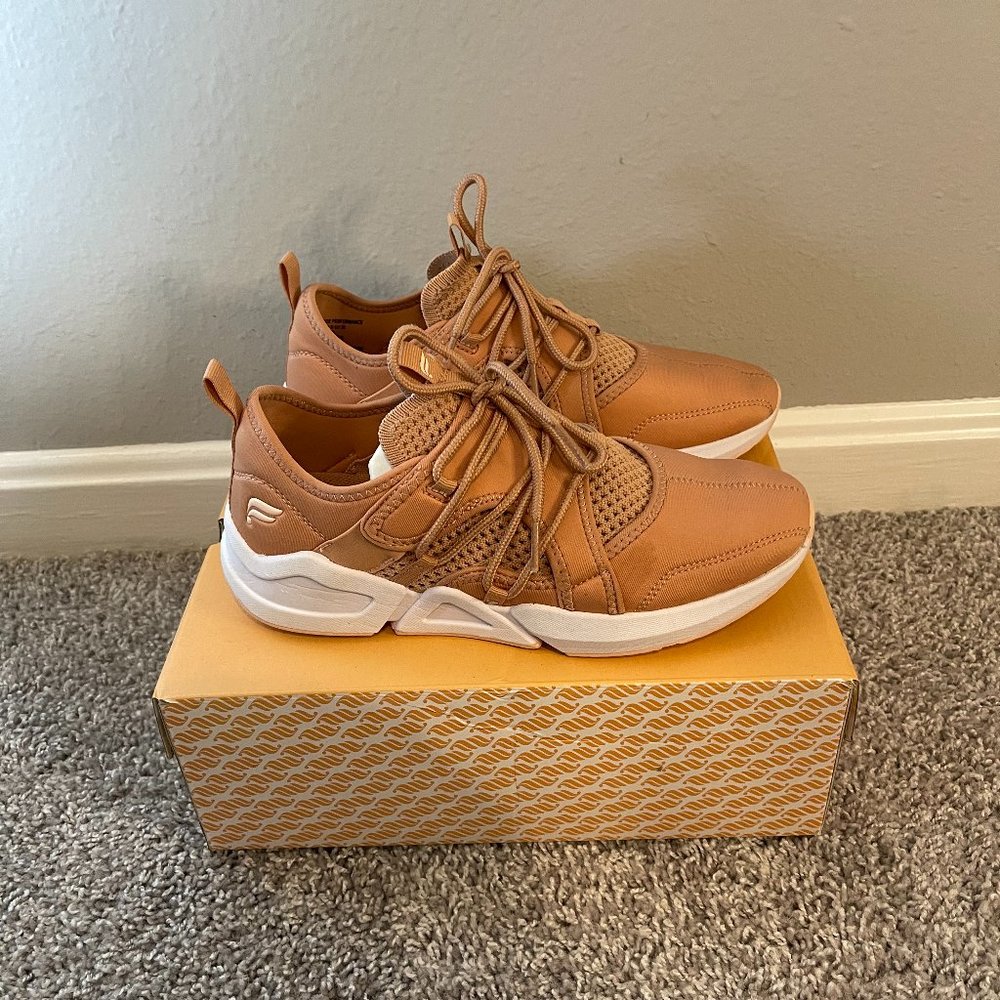 Fabletics Performance Sneaker Size 8.5 Women - Maplewood/Pink Cloud